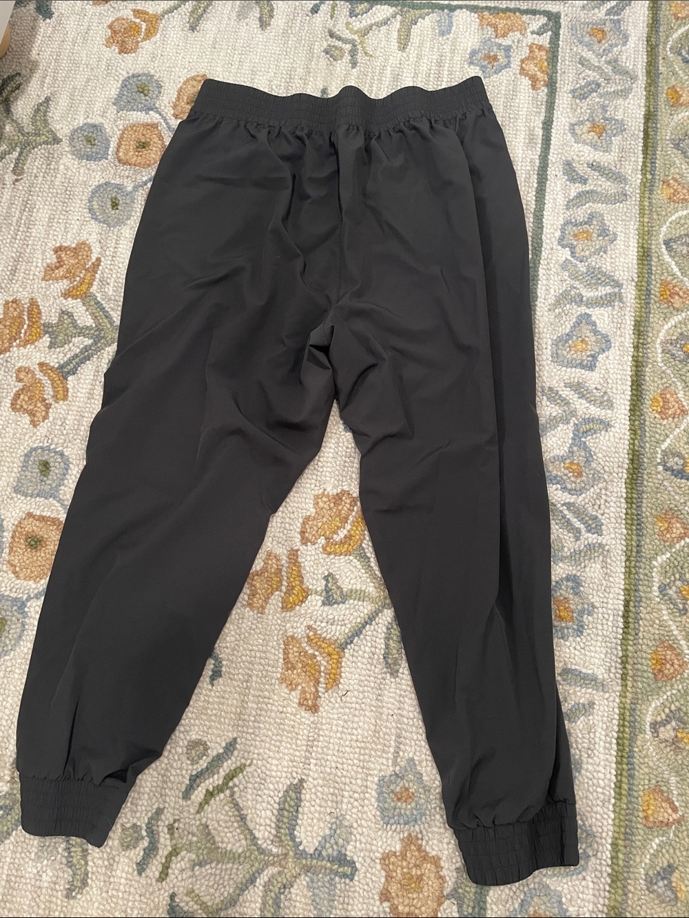 Old Navy Women’s Dark green Jogger Pants with Elastic Cuffs - Picture 6 of 6